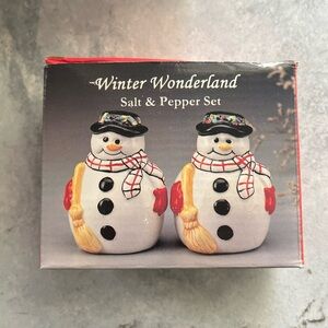 Vintage snowmen / snowman salt and pepper shaker set, new in box